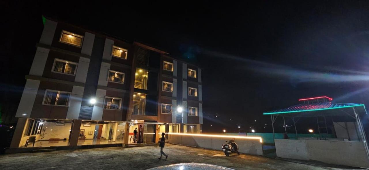 Hotel Sandesh Palace Lonavala Eksteriør billede