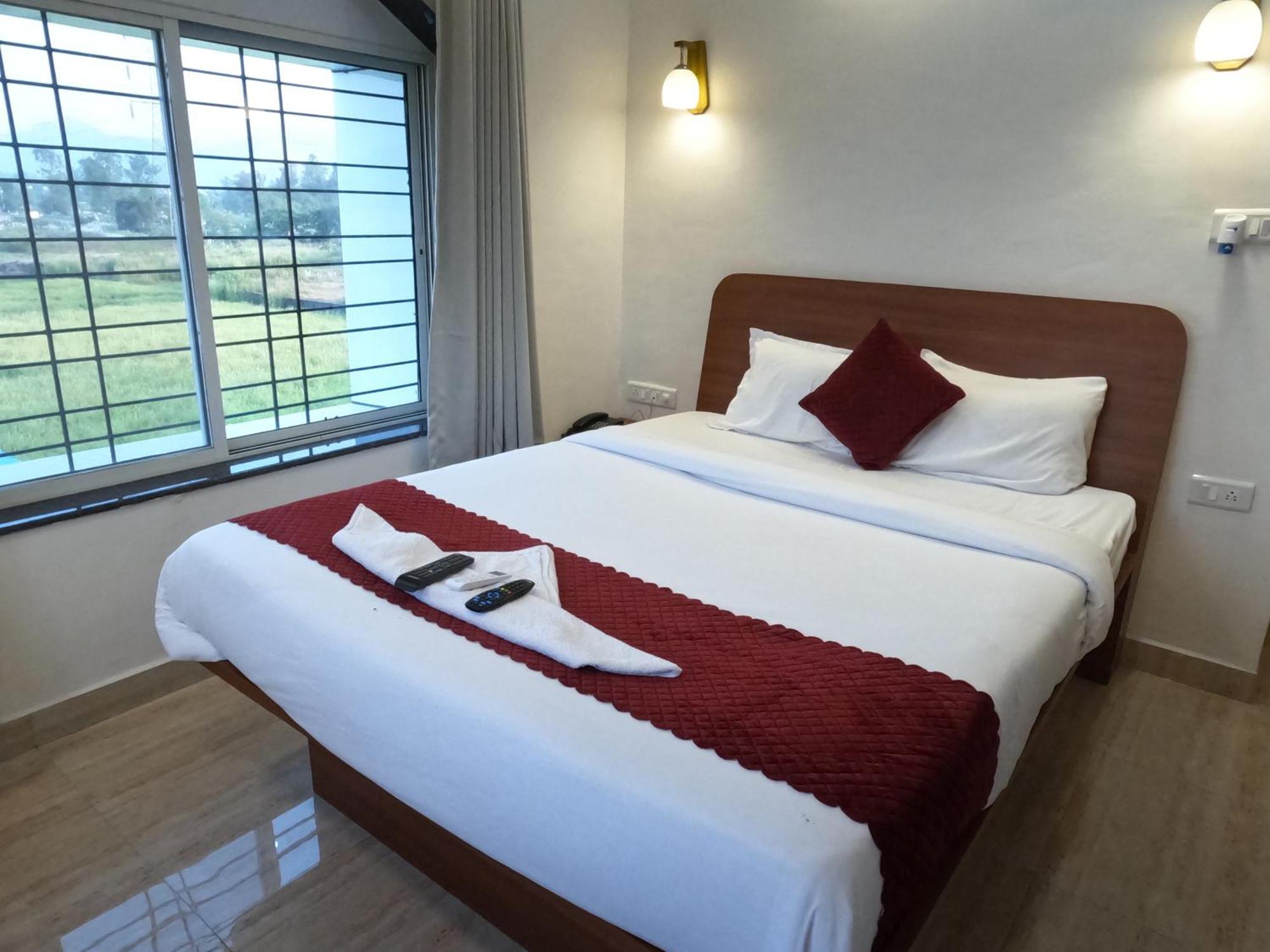 Hotel Sandesh Palace Lonavala Eksteriør billede